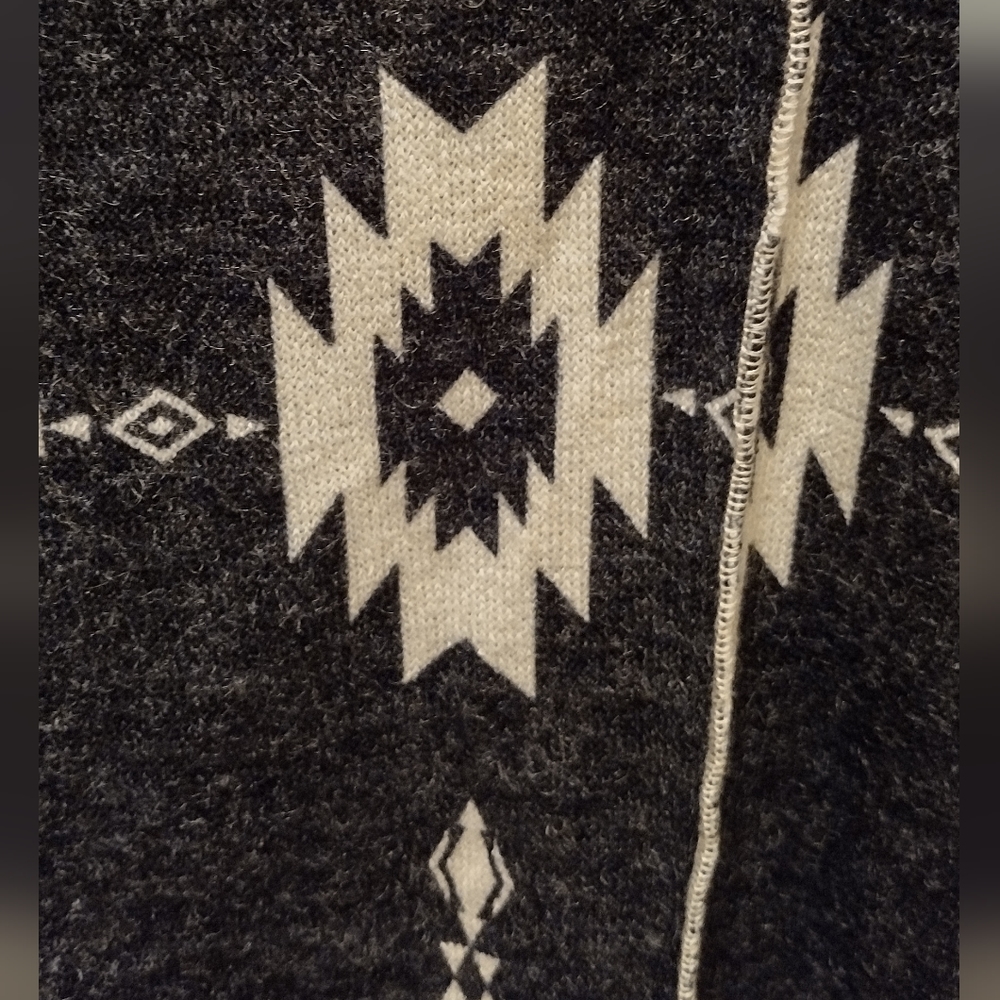 BiBi Hidden Wonder Aztec print top - Picture 3 of 4